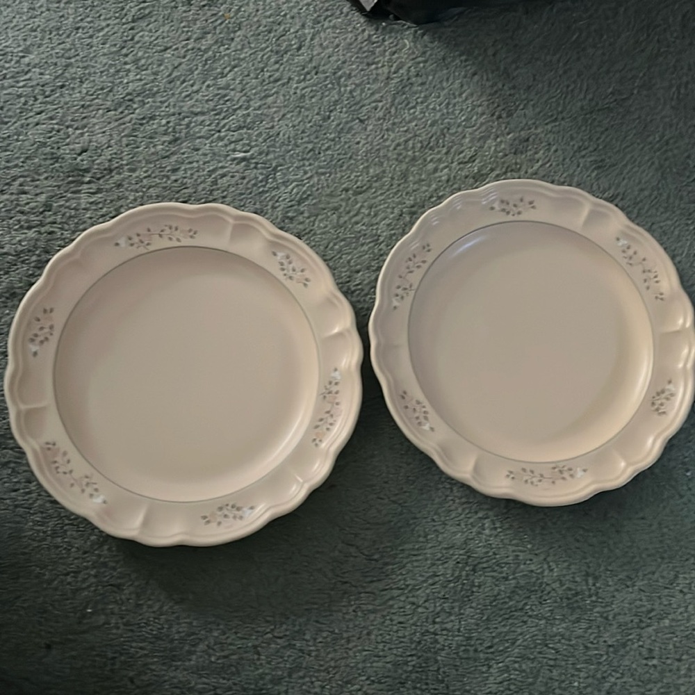 Pfaltzgraff Remembrance dinner plate set of 2
